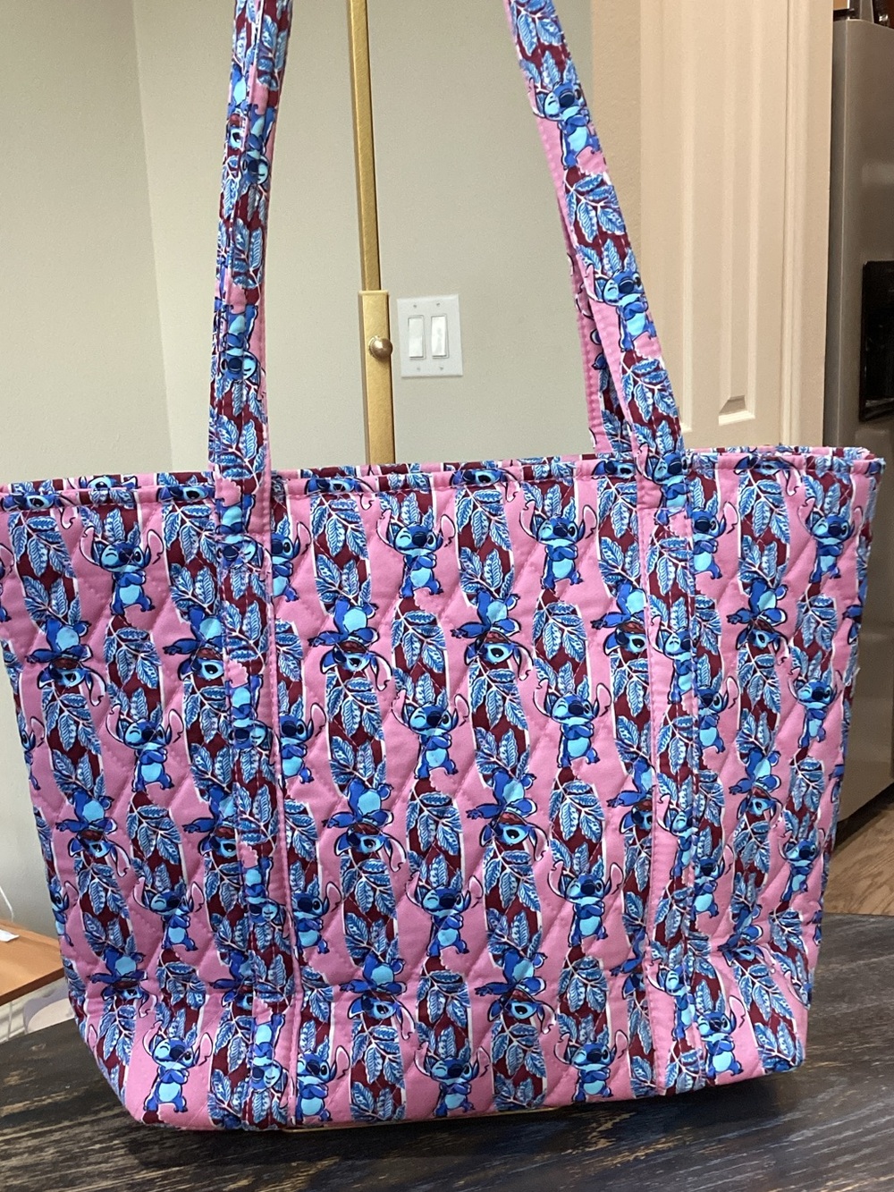 Disney Surfboard Stitch Small Original Vera Tote
in Premium Cotton - Picture 3 of 7